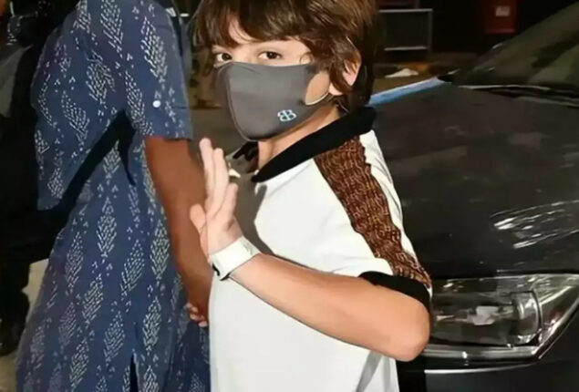 AbRam Khan visits Lalbaugcha for Ganesh Chaturthi celebrations