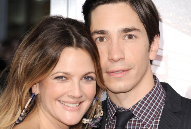 Drew Barrymore and Justin long reunited for an emotional talk