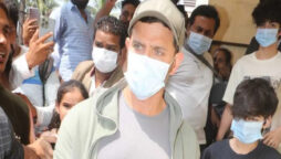 Hrithik Roshan loses control when a fan tries to take selfie