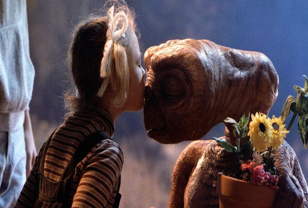 Drew Barrymore thought it was real, when filming E.T