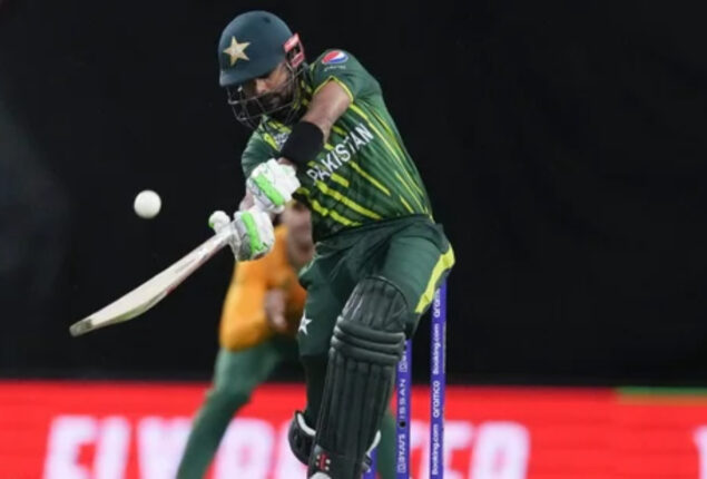 Babar urges Haris to finish contests at T20 World Cup 2022