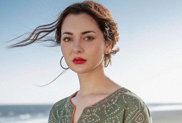 Hania Aamir shares BTS video from drama ‘Mujhe Pyaar Hua Tha’