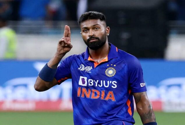 Pandya’s outburst leads India to 168-6 in their T20 World Cup match against England