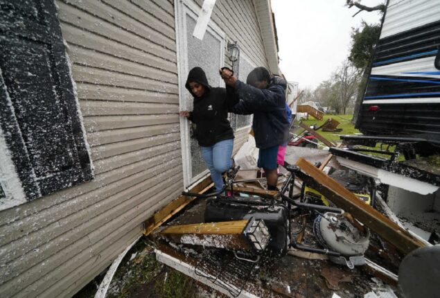 Winter storm kills 3 in Louisiana
