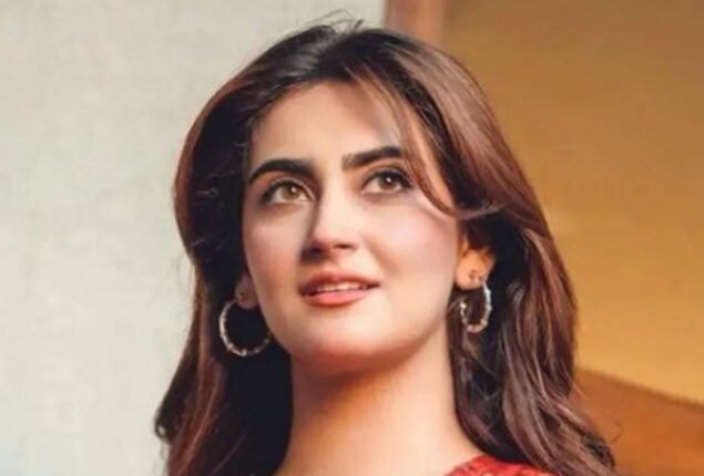 Hiba Bukhari new picture makes round on social media