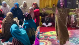 Women singing Lata Mangeshkar