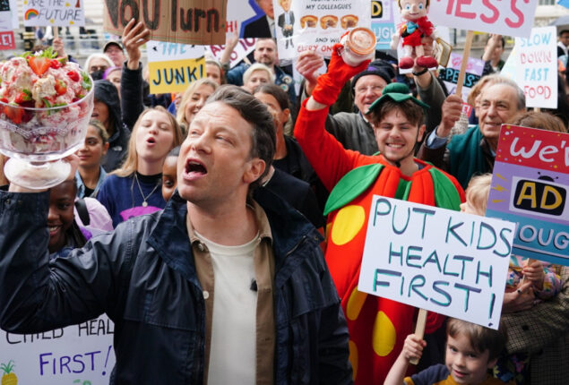 Sugar tax could fund school meals, says Jamie Oliver