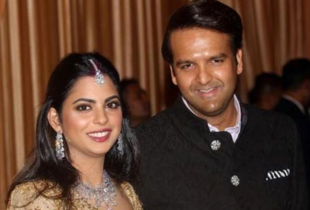 Isha Ambani, Anand Piramal & their twins receive grand welcome from Ambani.