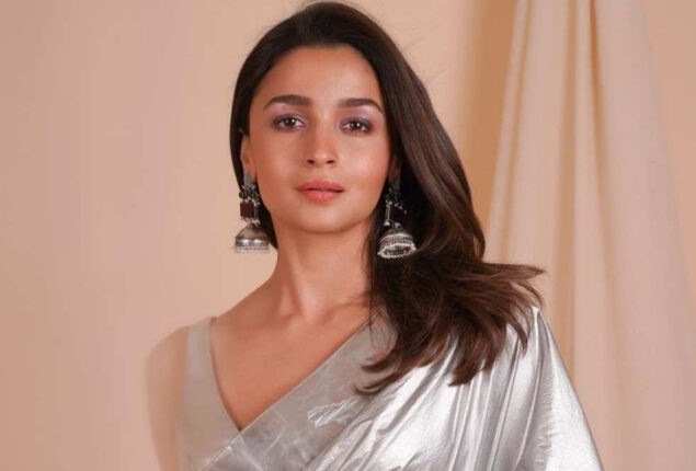 Soni Razdan and Shaheen Bhatt are enraged over Alia Bhatt’s illicit images