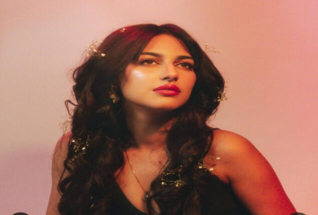 Juvaria Abbasi Daughter Anzela Abbasi New Adroable Pictures