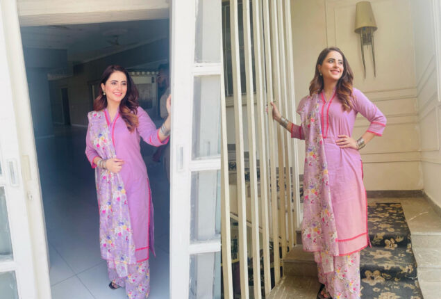 Fatima Effendi looks fabulous in beautiful outfit