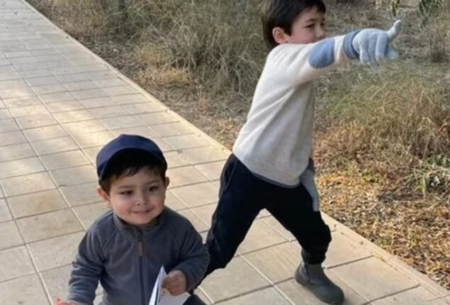 Taimur and Jehangir make amusing poses in silly