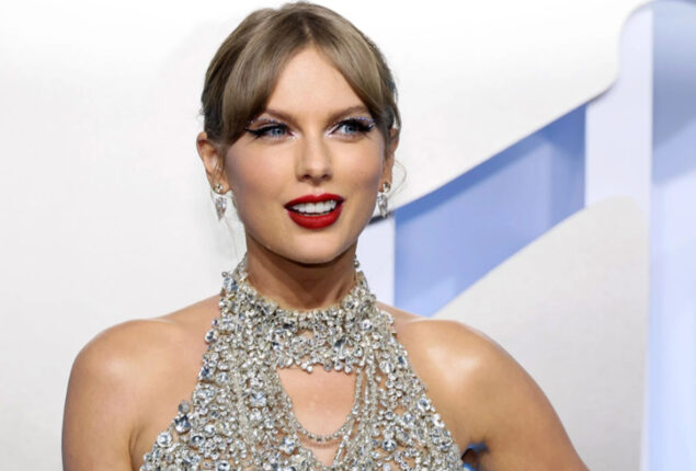 Taylor Swift slammed Tina Fey and Amy Poehler for making fun of her love life