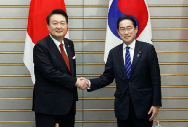 Japan and South Korea leaders agrees to mend ties