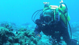 spend 100 days in underwater