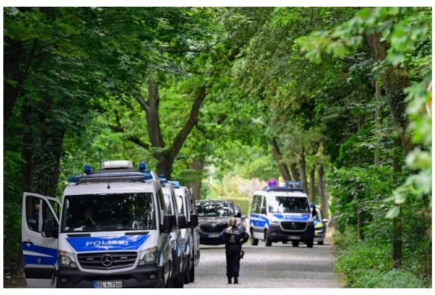 Berlin on Alert: Police Launch Search for Suspected Lion Roaming City Area