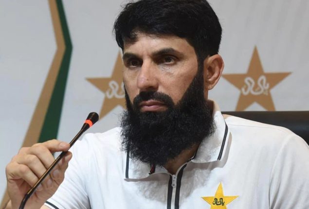 Misbah advises Pakistan players to focus on cricket and winning World Cup