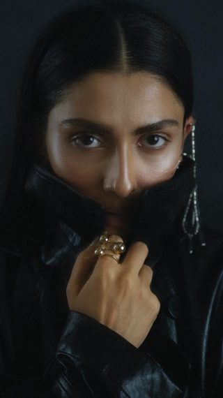 Ayeza Khan Distinctive Style pictures shocked fans