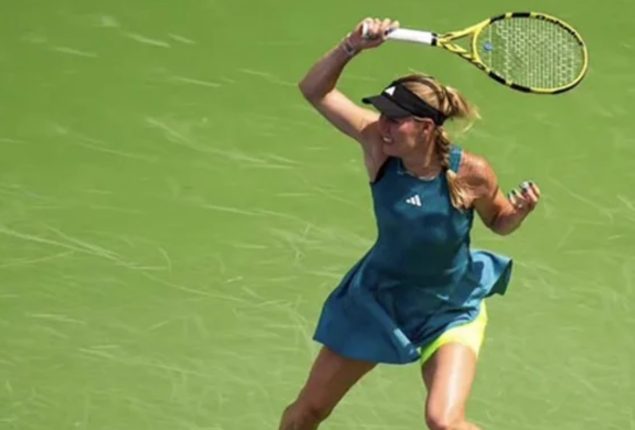 Caroline Wozniacki Makes Joyful Tennis Comeback