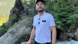 Shahid Afridi Wins Hearts With His Love for Pakistan