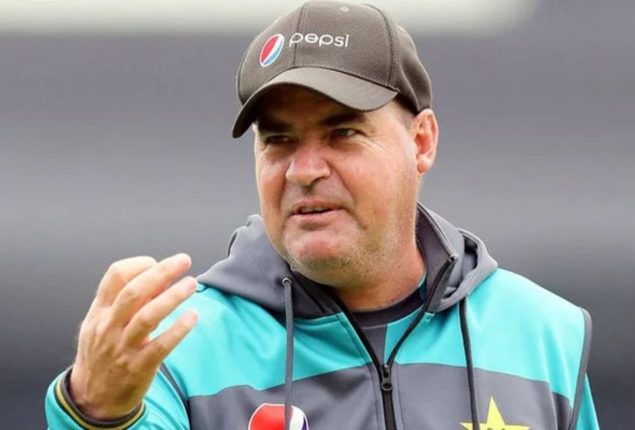 Mickey Arthur praises Pakistan’s bowlers