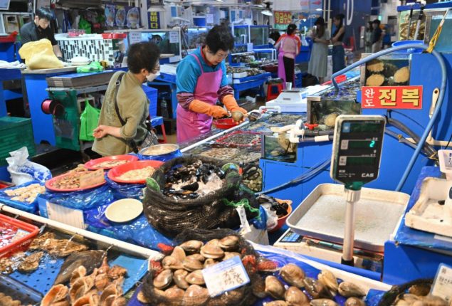 US military buys lots of Japanese seafood to avoid ban from China