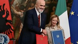 Giorgia Meloni lauds migrants