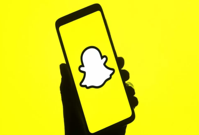 Snapchat failures revenue estimate, shares fall 30%