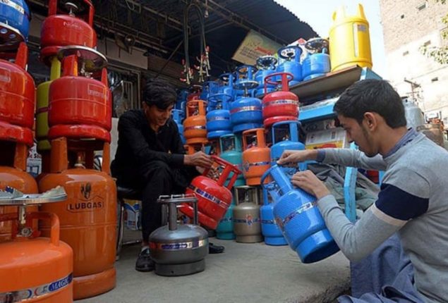 Sindh Govt orders crackdown against LNG, LPG cylinder shops