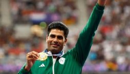 Pakistani Hero Arshad Nadeem receives gold medal at Paris Olympics ceremony