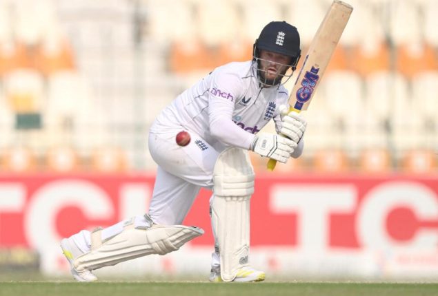 England Trails by 77 Runs After Pakistan’s 344 All Out in Third Test