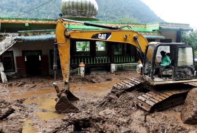 15 dead and 7 missing after landslides and flooding tragedy in Indonesia