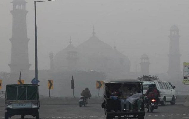 Punjab continues to be choked by dense smog as AQI hits level of 824