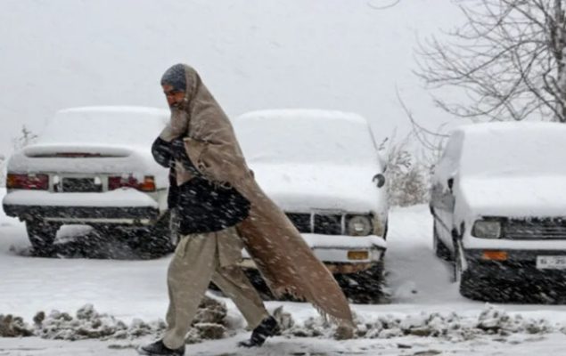 Severe cold wave sweeps Pakistan, disrupting life northern areas
