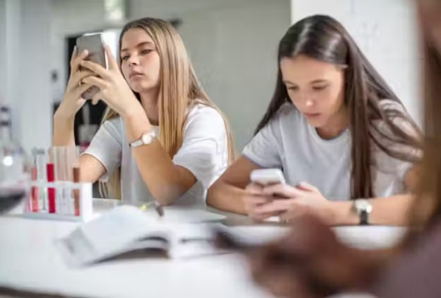 More than 90% of schools in England ban mobile phone use