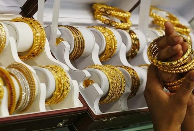 Gold continues to soar in Pakistan