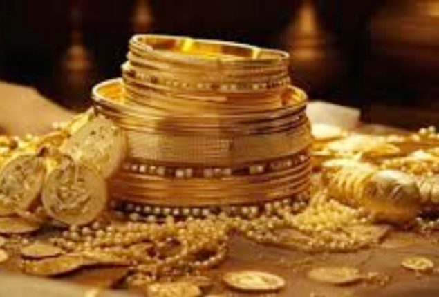 Gold price climbs again in Pakistan