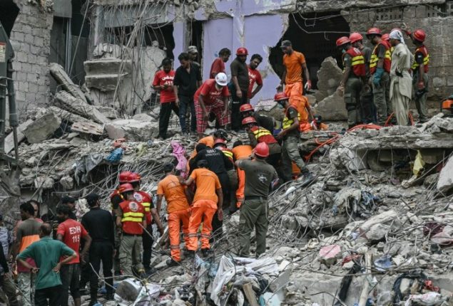 Death toll hits 26 in Lyari building collapse, rescue operation still ongoing
