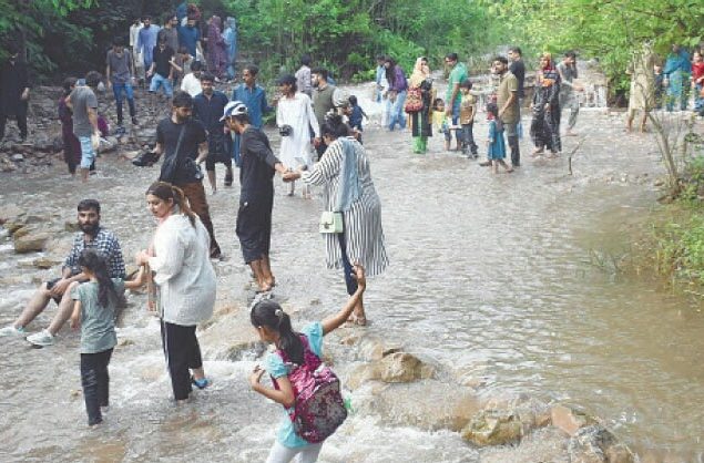 Heavy rains lash Islamabad and Rawalpindi; Margalla hills trails closed