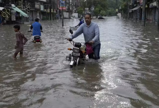 NDMA issues rain alert for Sindh, Urban flooding feared in Karachi