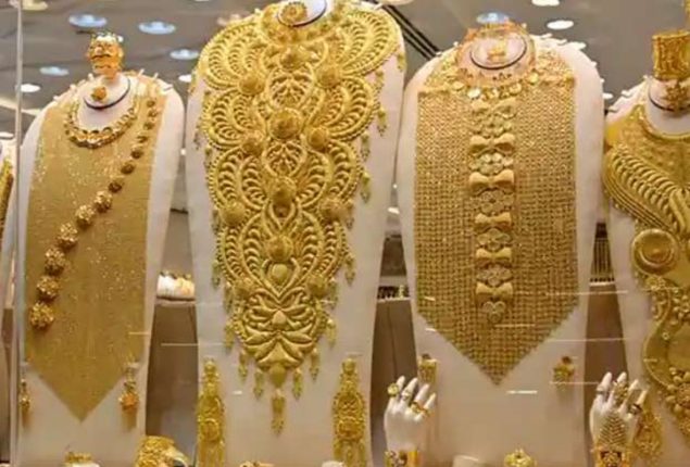 Gold price per tola falls Rs 2,000 in Pakistan