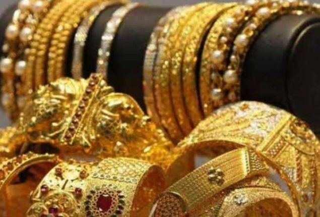 Gold price in Pakistan crosses Rs 400,000 per tola