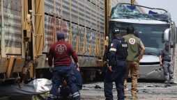 Train crashes into bus in Mexico, atleast 10 dead, over 60 injured