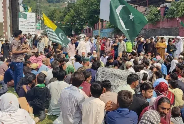 Azad Kashmir govt, civil society hold talks as Sept 29 lockdown approaches.