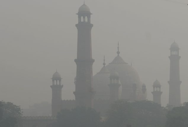 Smog alert issued for Lahore as AQI remains high