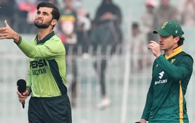 South Africa opts to bat first against Pakistan