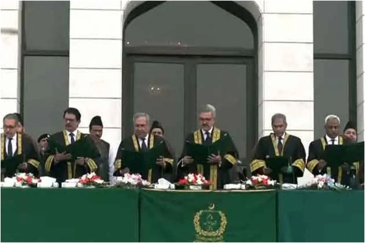 Government appoints six judges to Constitutional Court, Three take Oath