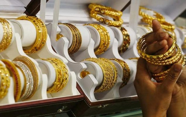 Pakistan records massive drop in gold rates