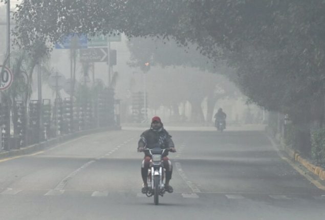 LHC orders complete ban on Sunday commercial activities